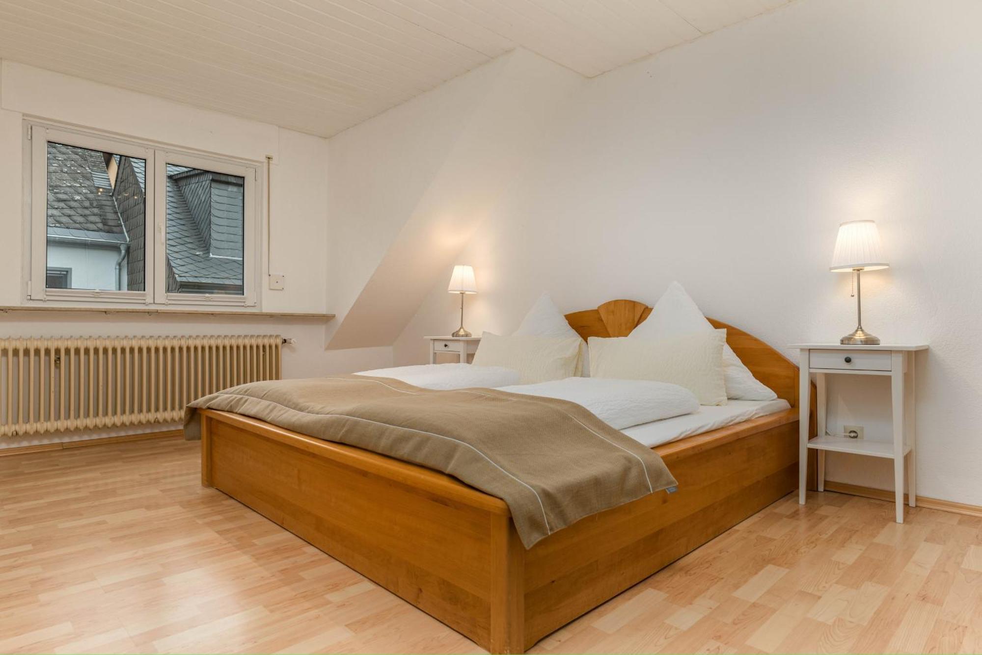 Riesling Appartement For 2 - 4 People - Billiards - Balcony With Mosel View - Parking - Wine Barrel Bar - Fully Equipped Kitchen - Netflix - Waiputv - 3 Km From Cochem Klotten Exterior photo