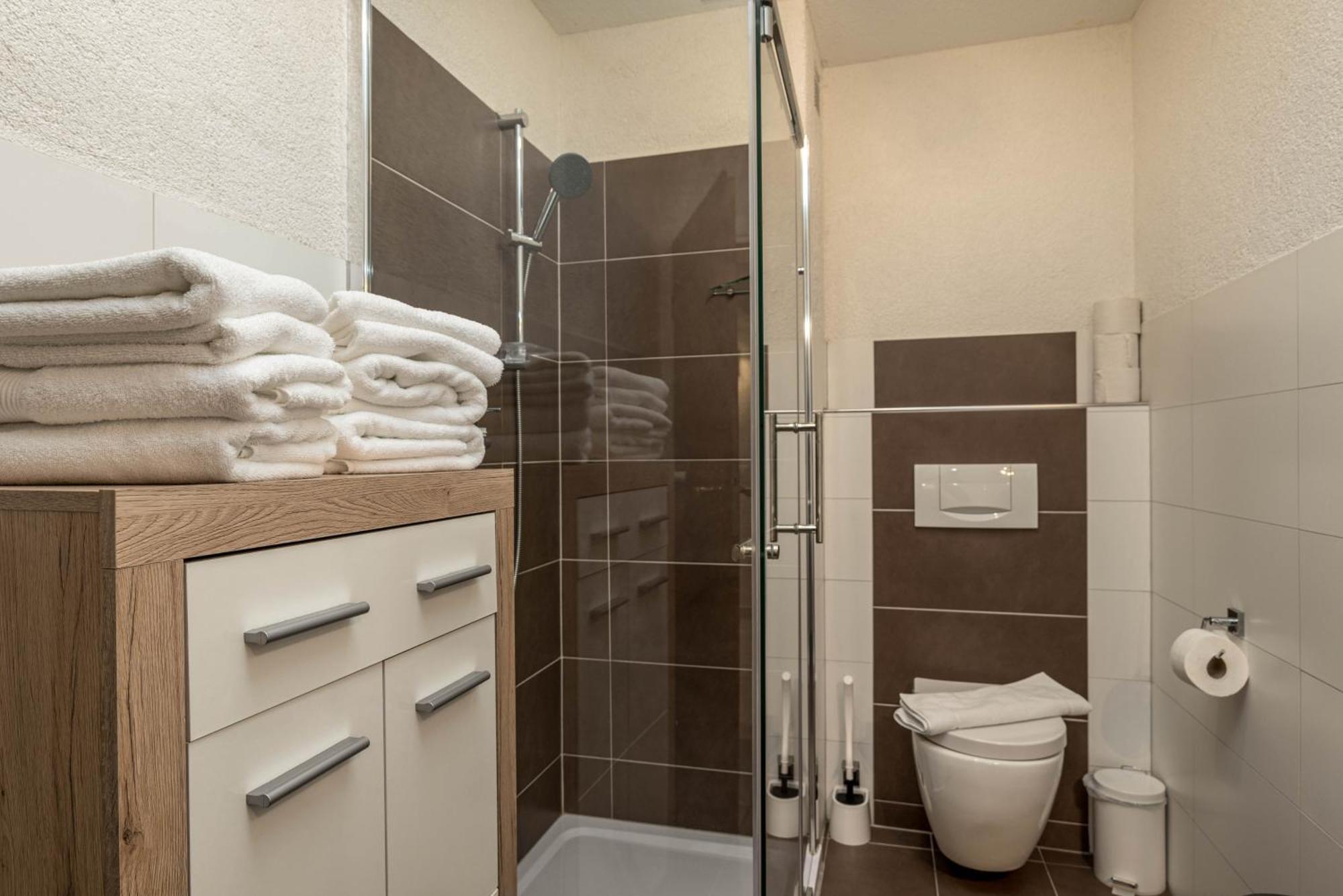 Riesling Appartement For 2 - 4 People - Billiards - Balcony With Mosel View - Parking - Wine Barrel Bar - Fully Equipped Kitchen - Netflix - Waiputv - 3 Km From Cochem Klotten Exterior photo