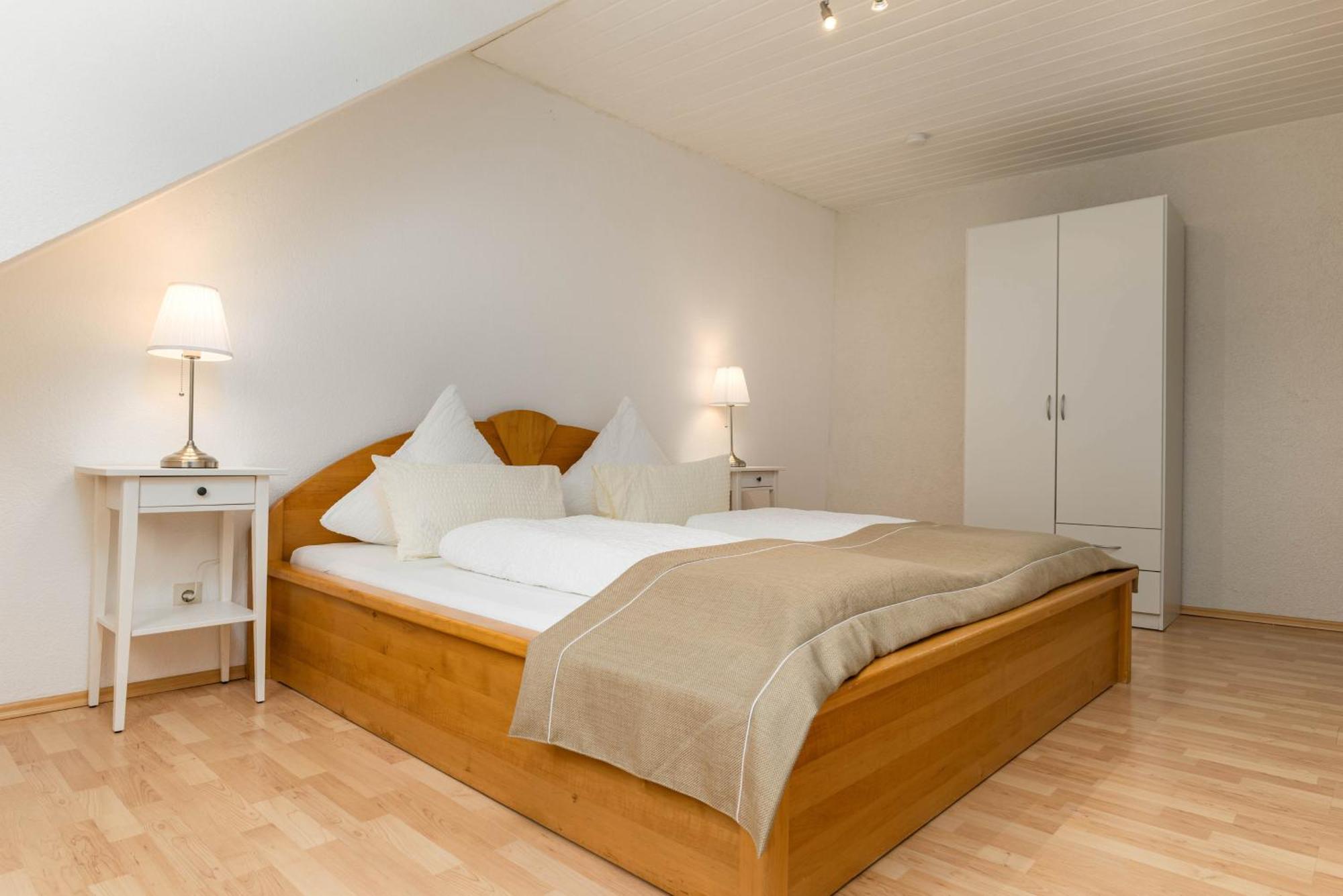 Riesling Appartement For 2 - 4 People - Billiards - Balcony With Mosel View - Parking - Wine Barrel Bar - Fully Equipped Kitchen - Netflix - Waiputv - 3 Km From Cochem Klotten Exterior photo